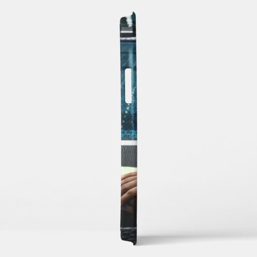 Vrouw over bruine chaistielounge Case-Mate iPhone case (Achterkant / Rechts)