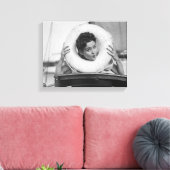 Vrouw Posing 3 Canvas Afdruk (Insitu (Woonkamer))