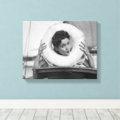 Vrouw Posing 3 Canvas Afdruk (Insitu (Houten vloer))