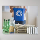 Vrouw: recycling van plastic flessen, blikken en b poster (Voorkant)
