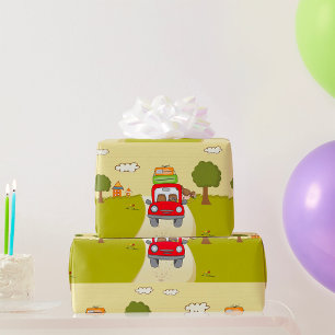 Vrouw reist per auto cadeaupapier