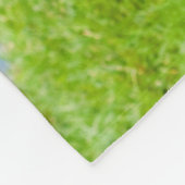 Vrouw roodachtig bruin tuften duiken in gras fleece deken (Hoek)