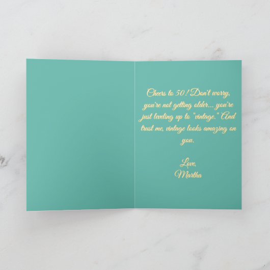 Vrouw roosteren met champagne 50ste verjaardag kaart (Binnen)