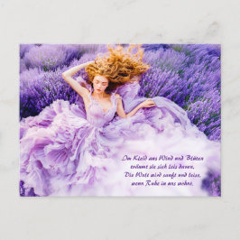 Vrouw Rust In Stromende Lavendeljurk Feestdagenkaart