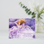 Vrouw Rust In Stromende Lavendeljurk Feestdagenkaart (Staand voorkant)