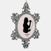 Vrouw Singer Roze Persoonlijke naam en datum Tin Sneeuwvlok Ornament (Links)