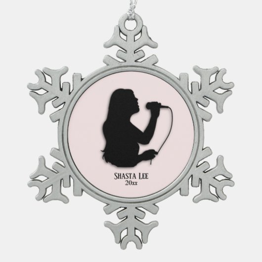 Vrouw Singer Roze Persoonlijke naam en datum Tin Sneeuwvlok Ornament (Voorkant)