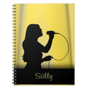 Vrouw Singer Yellow Curtain Personal notebook Notitieboek