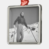 Vrouw Skier Metalen Ornament (Links)