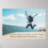 Vrouw springt boven het Chiropractische poster van (Voorkant)