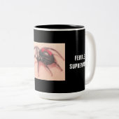 VROUW SUPREMACY! TWEEKLEURIGE KOFFIEMOK (Voorkant rechts)