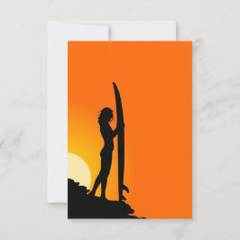 Vrouw surfer in de zon. Oranje/zwart