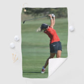Vrouw swinging een Golfveld Golf Handdoeken (Insitu)