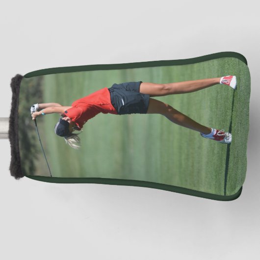 Vrouw swinging een Golfveld Putter Golf Head Hoesj Golfheadcover (Voorkant)