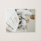 Vrouw tandarts die kleine jongen onderzoekt legpuzzel (Horizontaal)