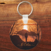 Vrouw tijdens zonsondergang sleutelhanger (Voorkant)