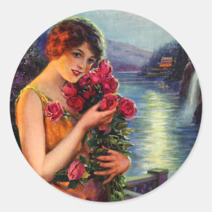 Vrouw uit vroeger tijden met rode rozen in het maa ronde sticker