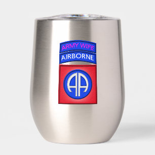 Vrouw van het 82nd Airborne Division leger