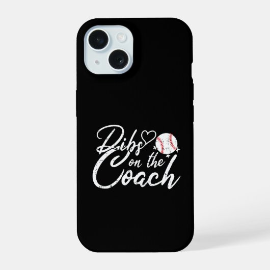 Vrouw van honkbalcoach heeft voorrang op de coach iPhone 15 case (Achterkant)