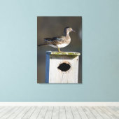 Vrouw van hout op nestbox in wetland canvas afdruk (Insitu (Houten vloer))