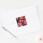  vrouw van kleur met roze bloemen vierkante sticker (Envelop)