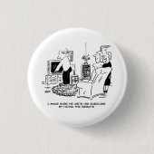 Vrouw verbergt tv-afstandsbediening. Funny Button  (Voorkant)