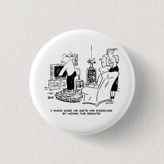 Vrouw verbergt tv-afstandsbediening. Funny Button  (Voorkant)