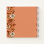 Vrouw verrast met herfstbloemen voor haar 50e verj notitieboek (Achterkant)