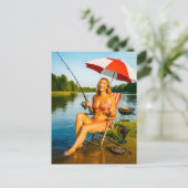 Vrouw Vist onder parasol tijdens het eten van ijs Feestdagenkaart (Staand voorkant)