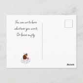 Vrouw voedt katten in strandhuis op een zomerdag briefkaart (Achterkant)