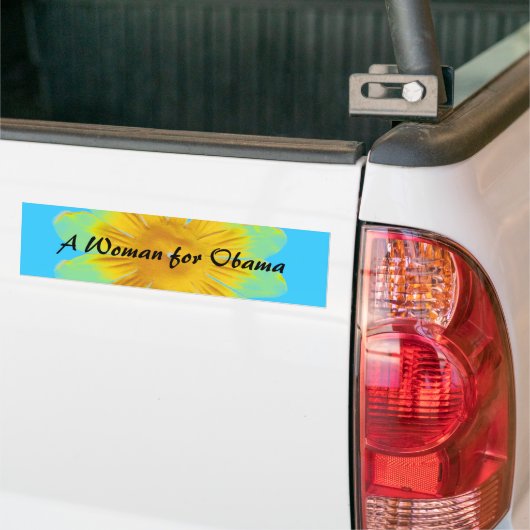 Vrouw voor de bumpertrap van Obama Bumpersticker (Op Truck)