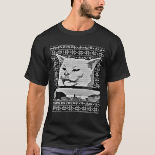 Vrouw Yelling in een Cat Ugly KerstSweater Part T-shirt