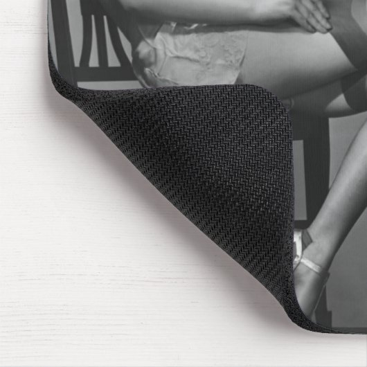 Vrouw zit op de stoel muismat (Hoek)