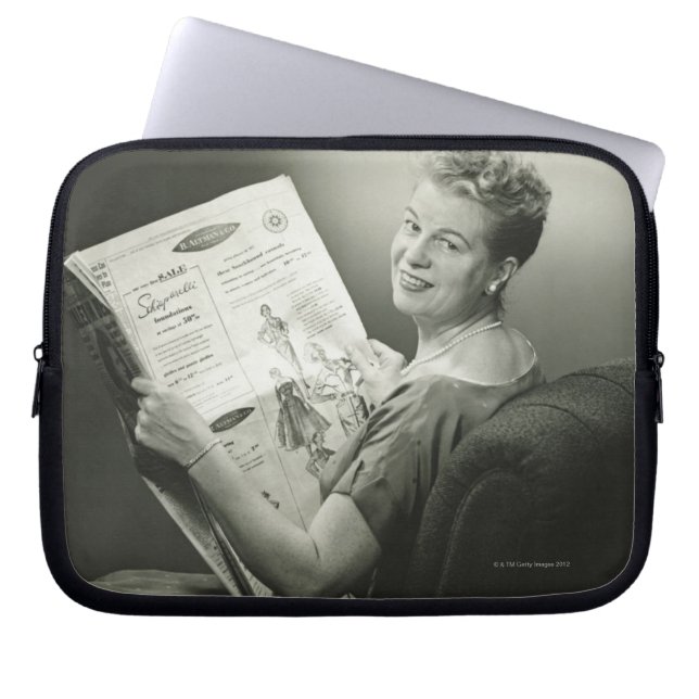 Vrouw zit voorgezeten laptop sleeve (Voorkant)