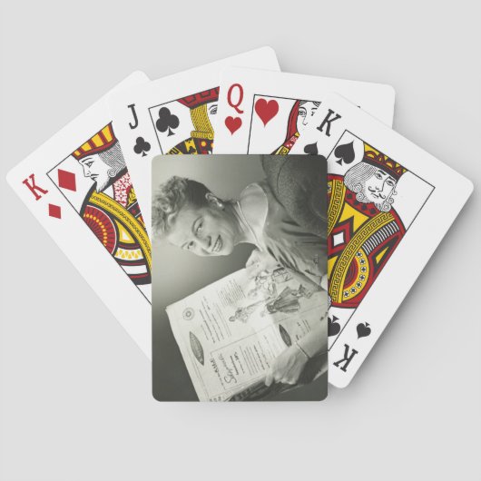 Vrouw zit voorgezeten pokerkaarten (Achterkant)
