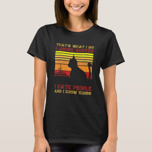 Vrouw Zwarte Kat Ik Drink Koffie En Ik Haat Mense T-shirt