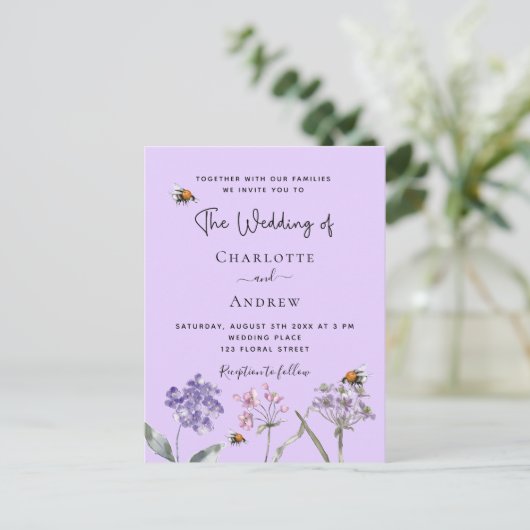 Vrouwe wilde bloemen violet roze bij uitnodiging briefkaart (Staand voorkant)