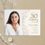 Vrouwelijk Goud Bloemen Foto 30e Verjaardag Kaart<br><div class="desc">Goud en ivoren crème bloemenuitnodiging voor de 30e verjaardag met uw foto op de voorkant van de kaart. Minimalistisch modern design met botanische contourtekenaccenten, faux gouden folie en typografie script lettertype. Eenvoudige trendy uitnodigingskaart perfect voor een stijlvol vrouwen dagfeest. Kan worden aangepast aan elke leeftijd. Gedrukte Zazzle-uitnodigingen of direct download...</div>