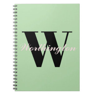 Vrouwelijk monogram en naam pastelgroen notitieboek