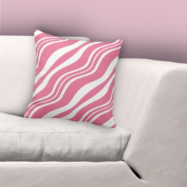 Vrouwelijk Roze & Wit Onregelmatig Lijnenpatroon Kussen (Feminine Pink & White Irregular Lines Pattern Throw Pillow)