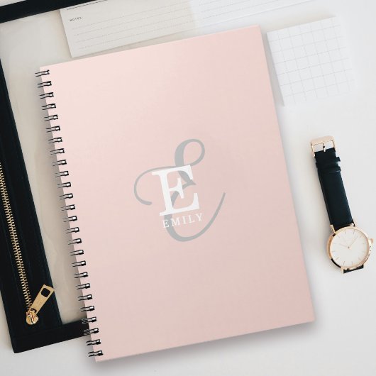 Vrouwelijk Stijlvol Monogram Typografie Blush Roze Notitieboek