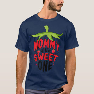 Vrouwelijke aardbei eerste geboorte familie overee t-shirt