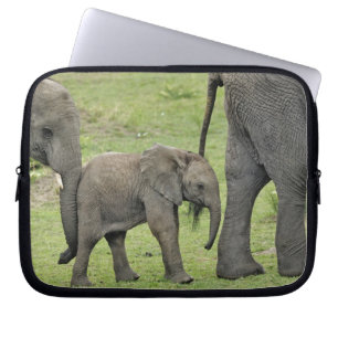 Vrouwelijke Afrikaanse Olifant met Baby Laptop Sleeve