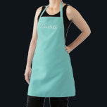 Vrouwelijke aqua blauwe aangepaste scriptnaam eleg schort<br><div class="desc">Persoonlijk aqua blauw aangepast moderne script naam tekst monogram effen kleur eenvoudig vrouwelijk stijlvol elegant chic aqua blauw en witte tekst keuken Schort. Aanpassen,  personaliseren met naam,  citaat,  frase of tekst.
Geweldig voor koks,  chefs,  pottenbakken,  keramiek,  handwerk,  werk,  keuken,  bakken,  bbq,  grill,  enz</div>