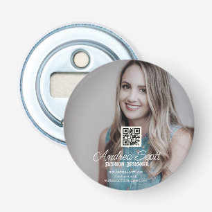 Vrouwelijke bedrijfsleider foto naam q r code teks button flesopener