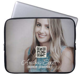 Vrouwelijke bedrijfsleider foto naam q r code teks laptop sleeve