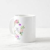 Vrouwelijke bloemenkrans gepersonaliseerd monogram koffiemok (Voorkant links)