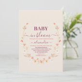Vrouwelijke Boho Baby in Bloom Bloemendouche Kaart (Staand voorkant)