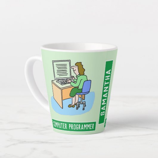 Vrouwelijke computerprogrammeur met naamkeuze latte mok (Linkerhoek)