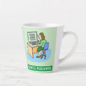 Vrouwelijke computerprogrammeur met naamkeuze latte mok (Rechts)